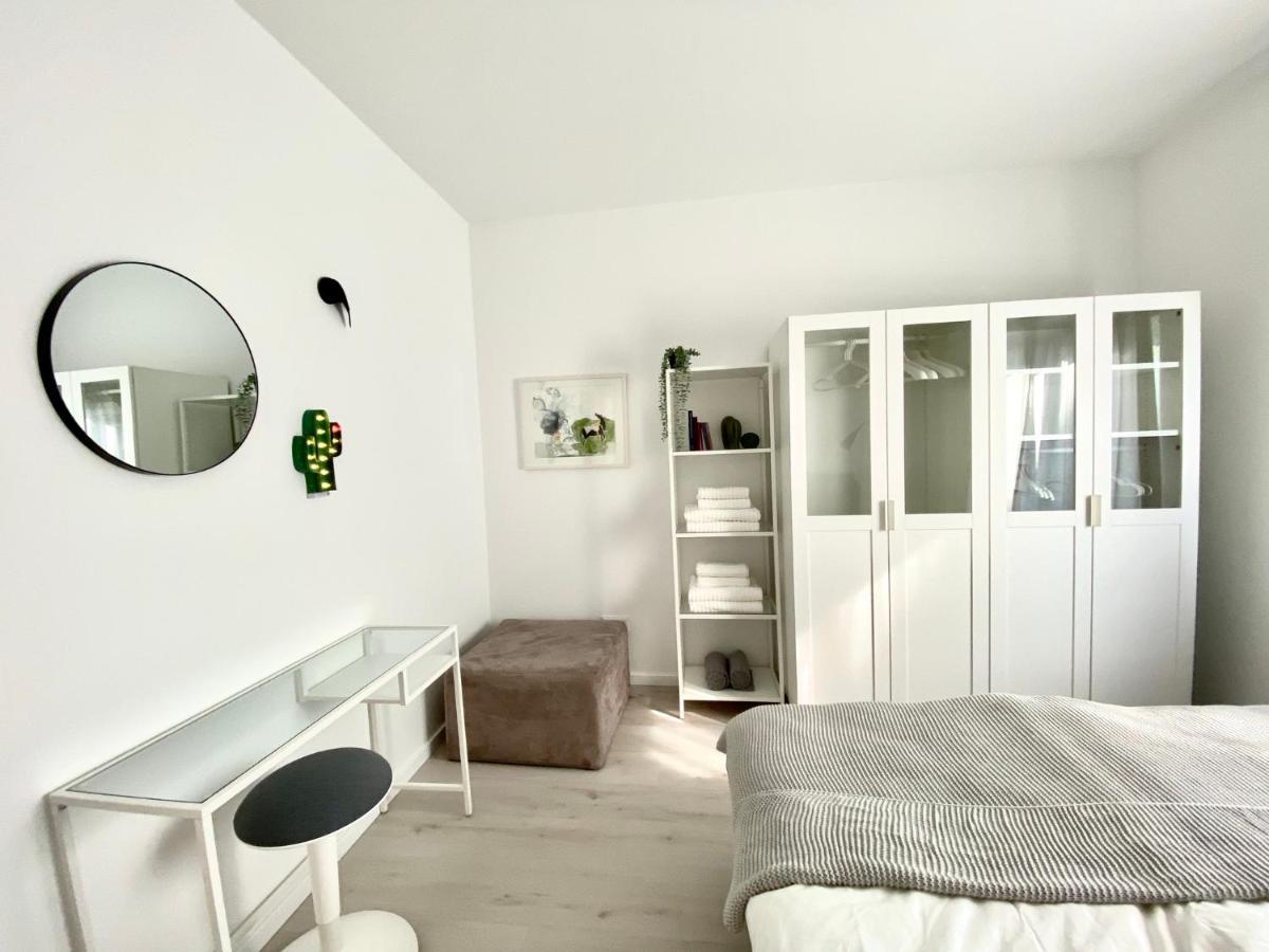 Modernes Apartment, Terrasse Und Garten Am Lilienthalpark Im Suedwesten Berlins Berlim Exterior foto