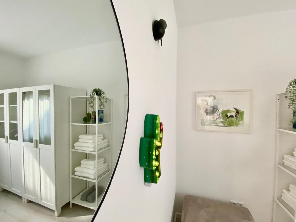 Modernes Apartment, Terrasse Und Garten Am Lilienthalpark Im Suedwesten Berlins Berlim Exterior foto