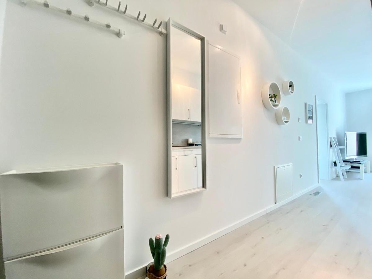 Modernes Apartment, Terrasse Und Garten Am Lilienthalpark Im Suedwesten Berlins Berlim Exterior foto