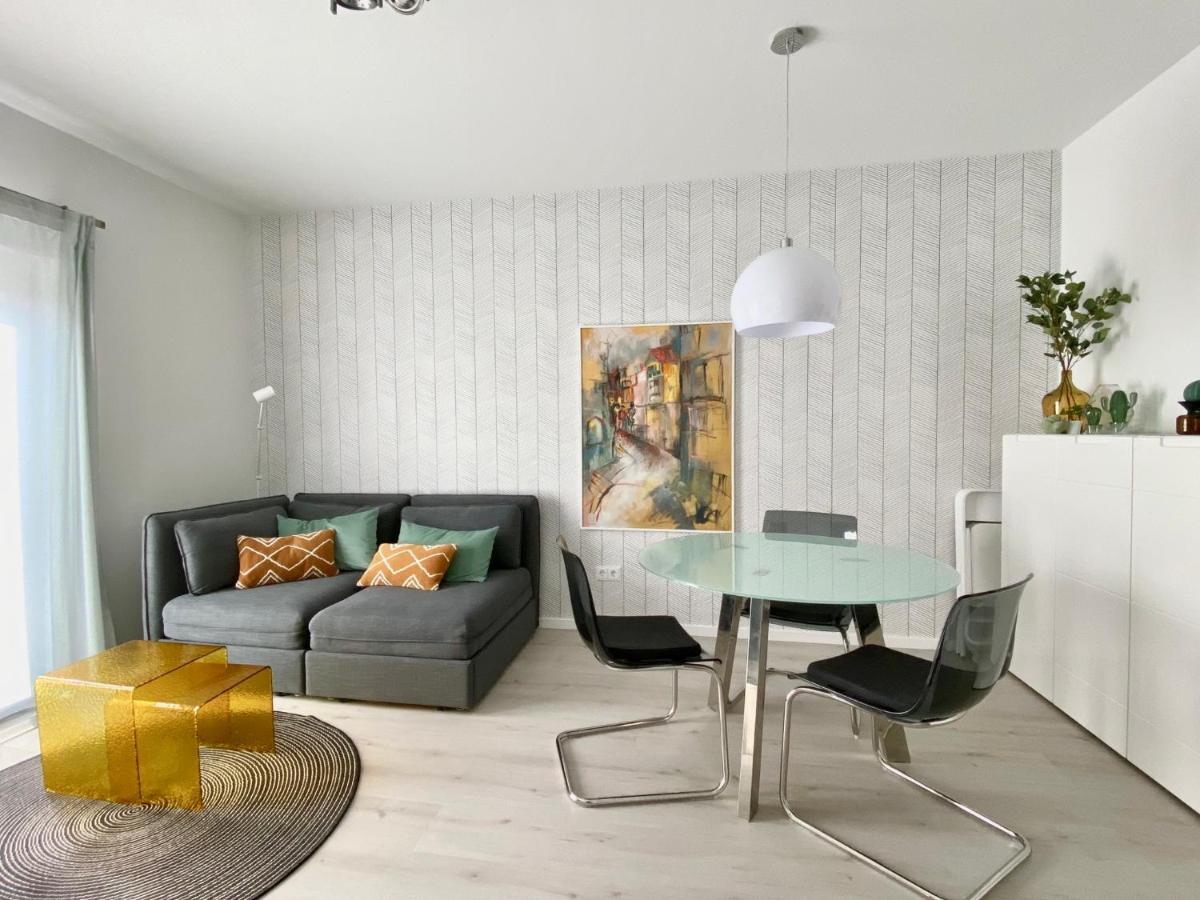 Modernes Apartment, Terrasse Und Garten Am Lilienthalpark Im Suedwesten Berlins Berlim Exterior foto
